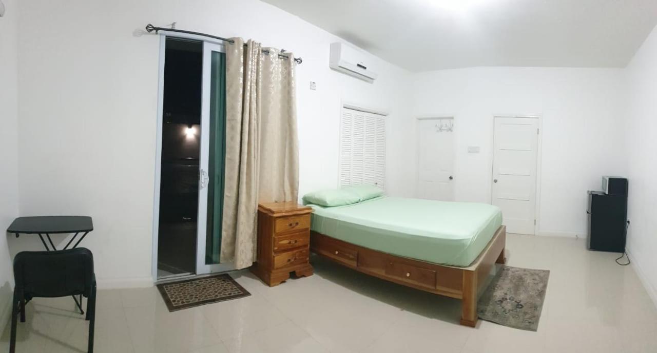 Harloe'S Appartamento Kingston Esterno foto