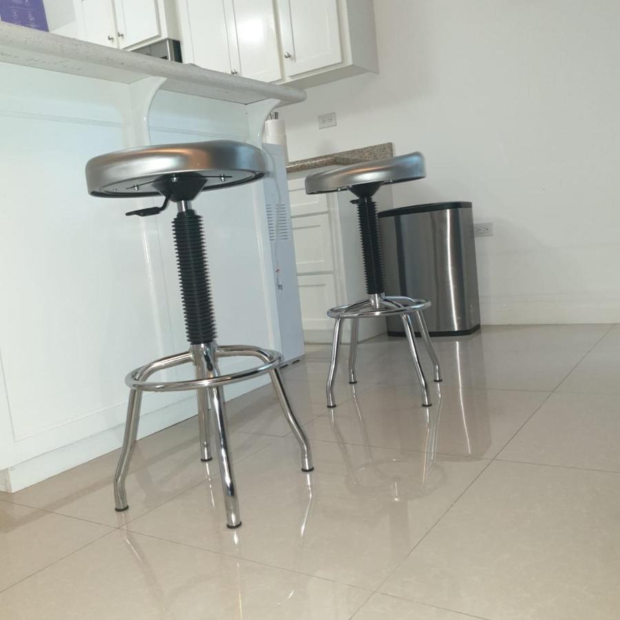 Harloe'S Appartamento Kingston Esterno foto