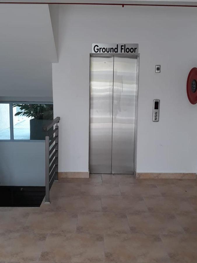 Harloe'S Appartamento Kingston Esterno foto